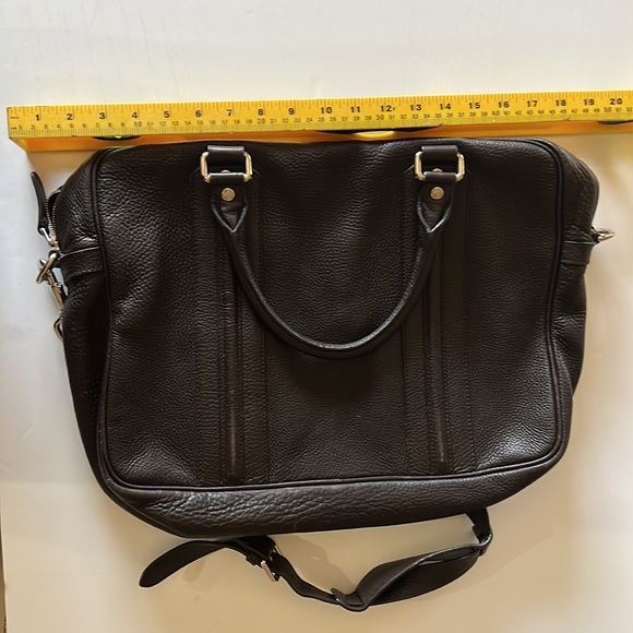 Used Gucci messenger bag, it’s authentic been in storage has mild normal wear - Picture 6 of 6